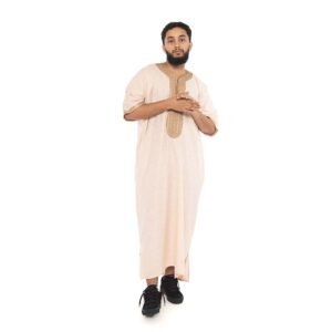 ثياب قصيرة الأكمام